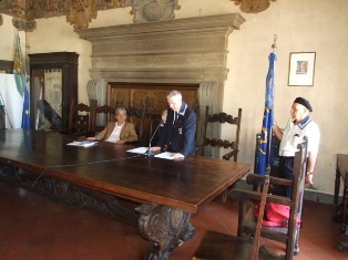 Il Presidente, Pier Angelo Salani elenca i nominativi del personale a cui verr consegnato l'attestato di benemerenza  